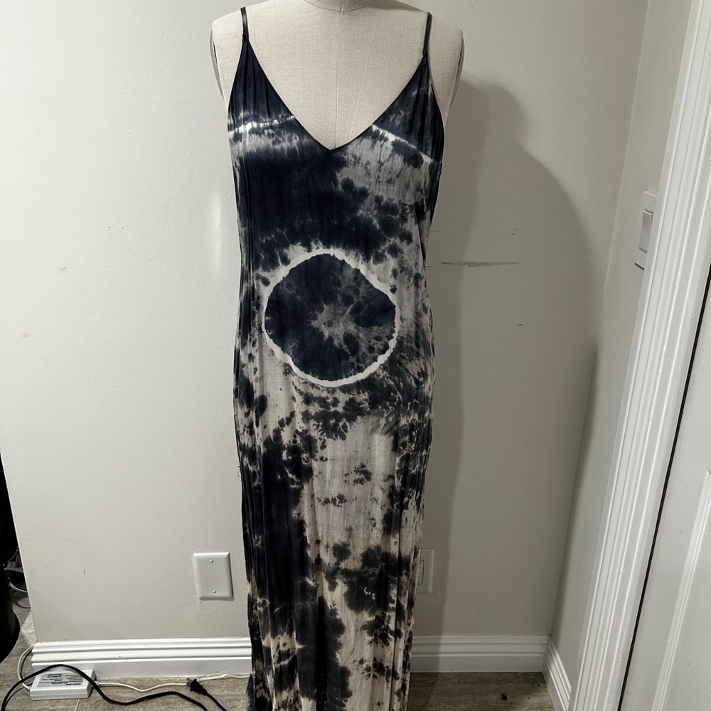 Elegant Tie-Dye Maxi Dress